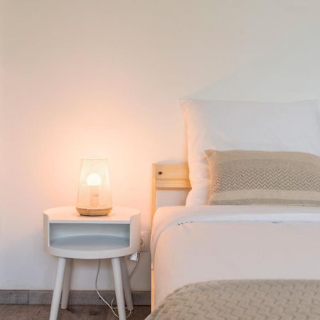 ליל Apartment Near Metro With Parking & Balconies מראה חיצוני תמונה