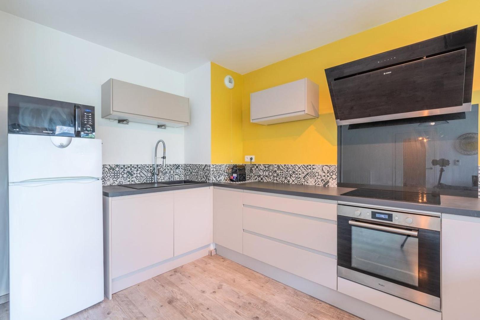 ליל Apartment Near Metro With Parking & Balconies מראה חיצוני תמונה